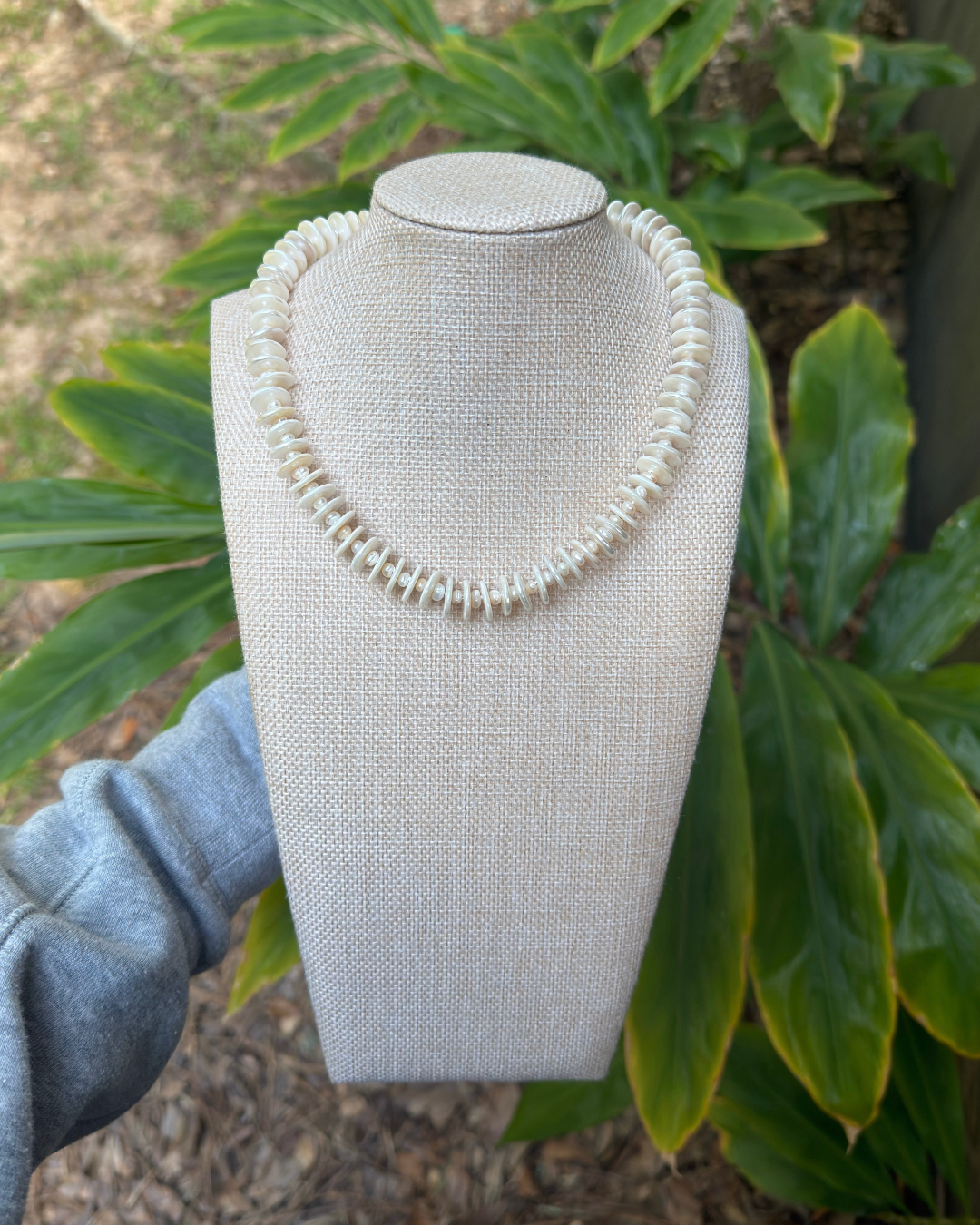 Disc pearl necklace